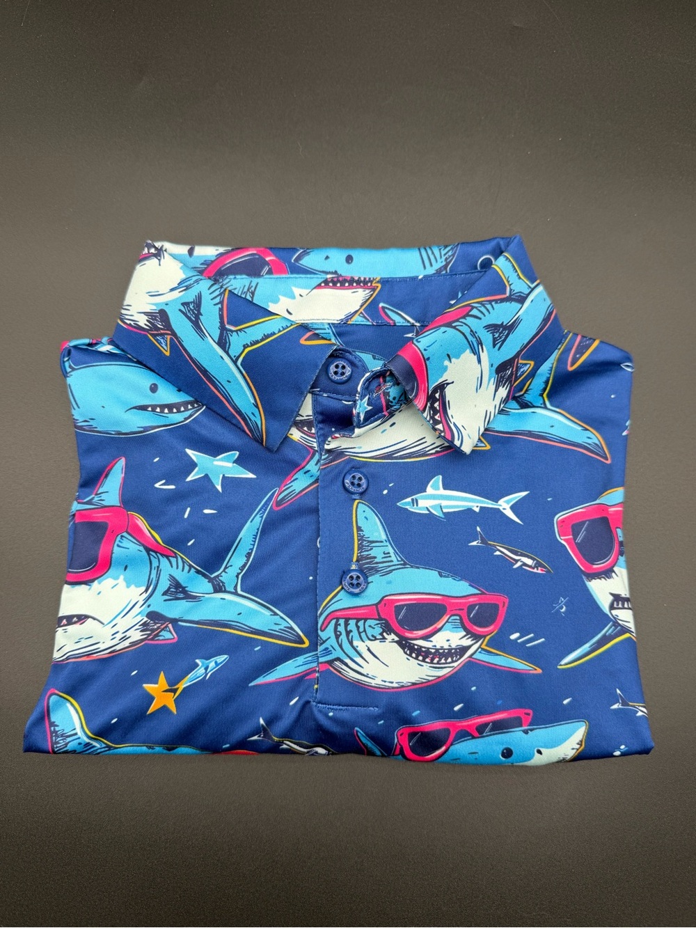 Suntasy Shark Sunglasses Polo Shirt Blue Novelty Beach Hawaiian Men’s Size M